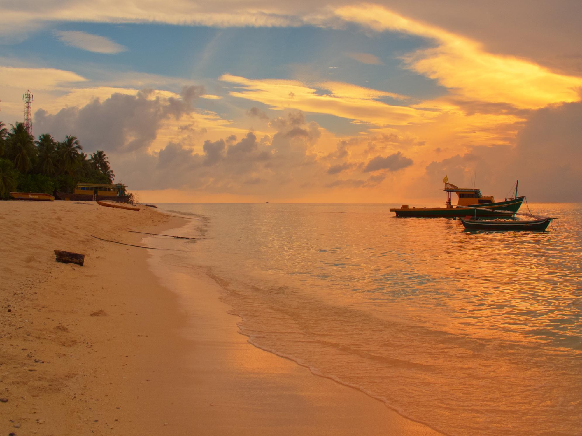 Отель Thundi Sea View Фулидхоо Экстерьер фото